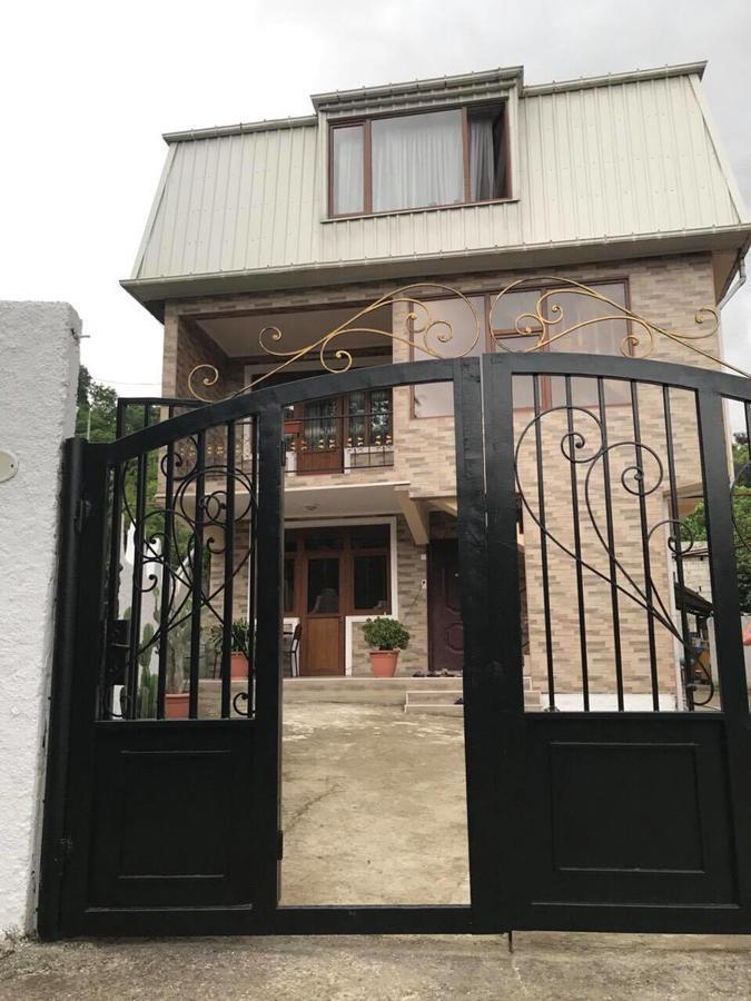 Lela'S Guest House Batumi Exteriör bild
